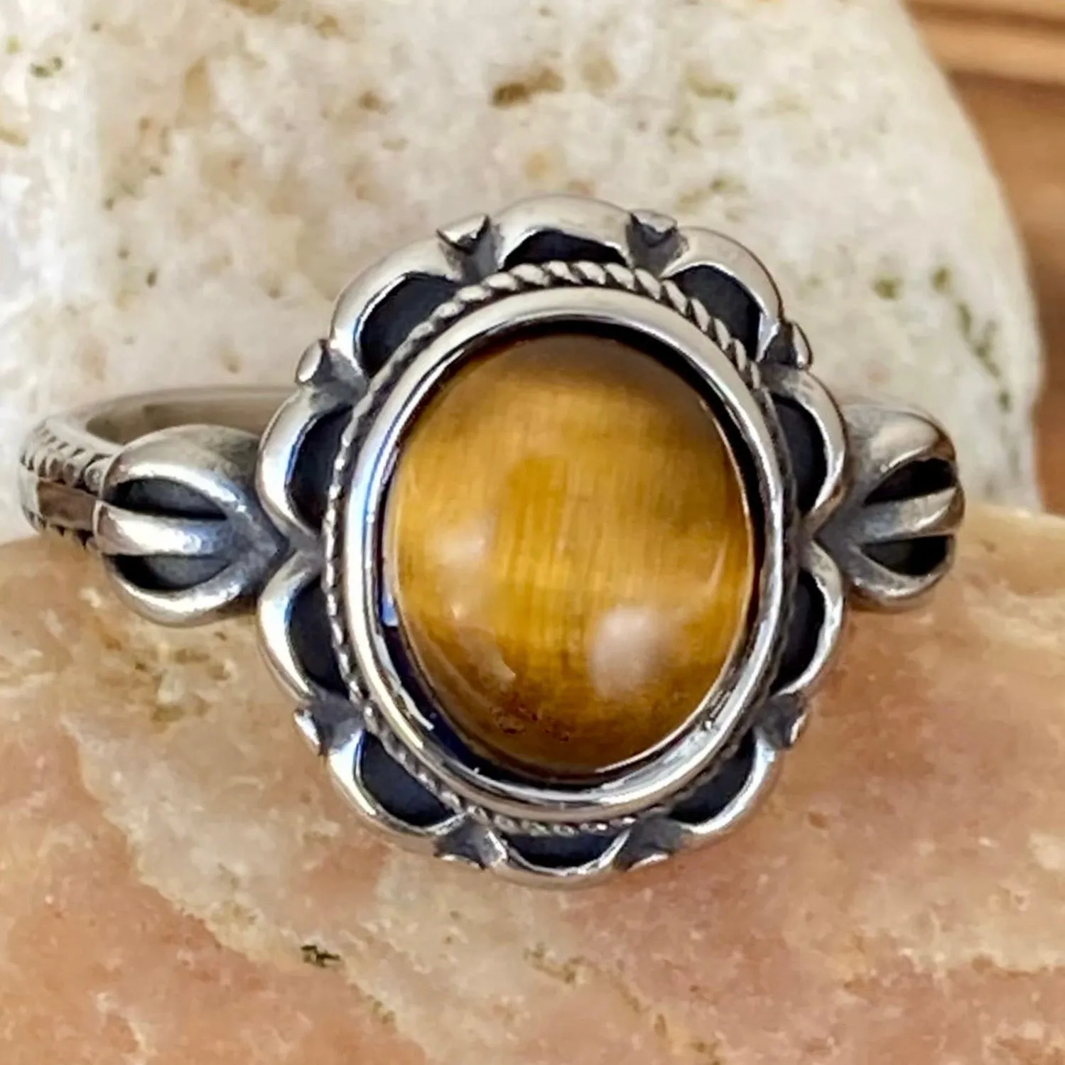 Antique Cats Eye Stone Ring - R205