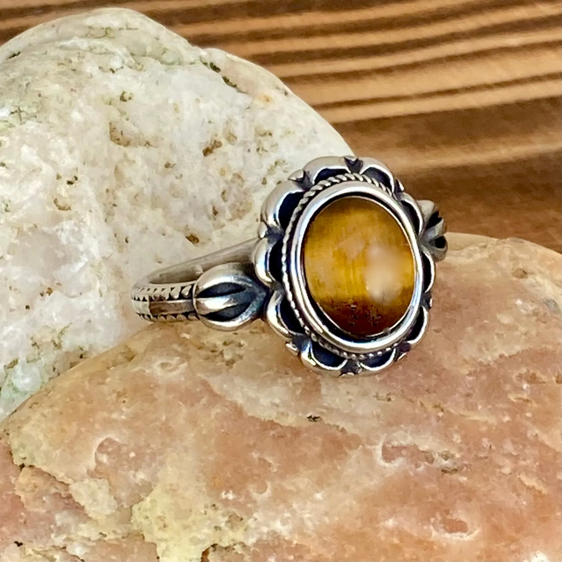 Antique Cats Eye Stone Ring - R205