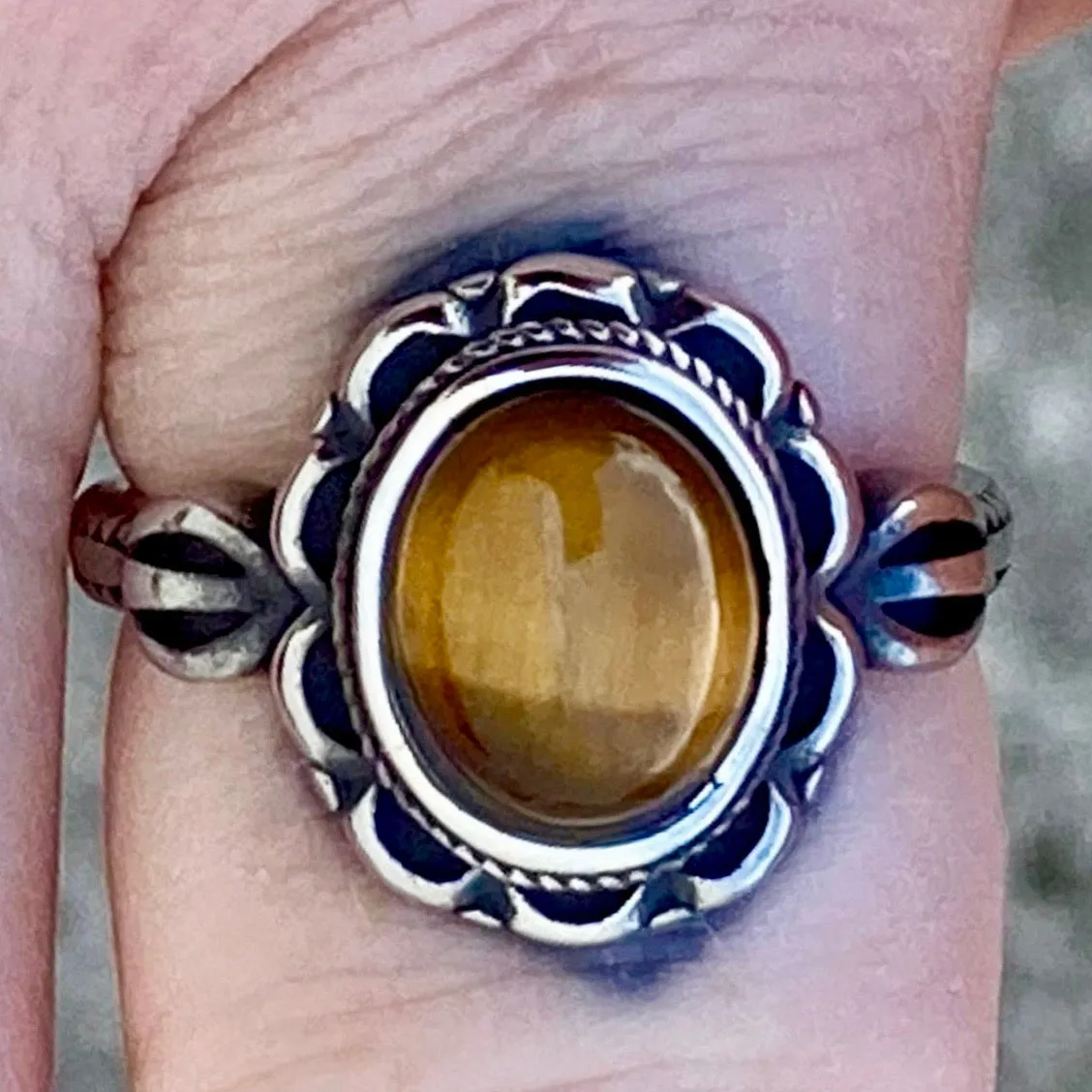 Antique Cats Eye Stone Ring - R205